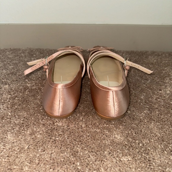 Dolce Vita Gibsen Ballet Flats in Blush Satin Size 8.5 - Picture 3 of 4